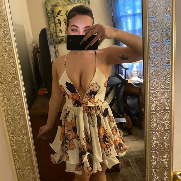 Beautiful spring dress - Picture 3 of 6